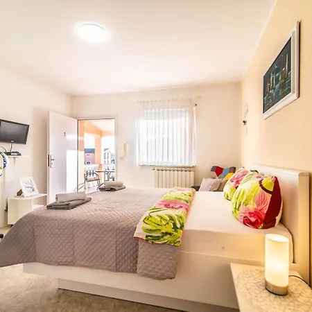 Delphin Guest house *